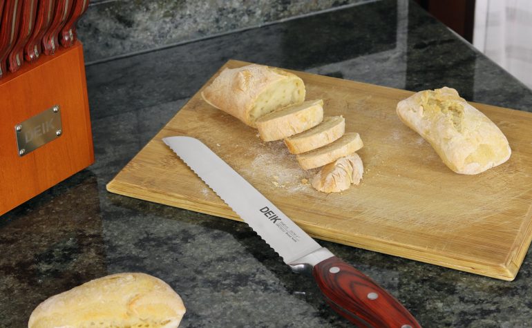 Ceppo di coltelli DEIK - Coltello per il pane