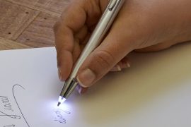 Penna con luce LED
