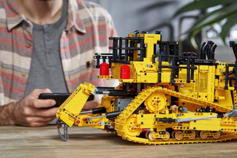 LEGO Technic Bulldozer Cat D11